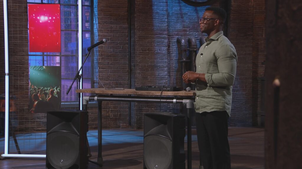 Tolu Farinto pitching his business Limitless Live to the Dragons.